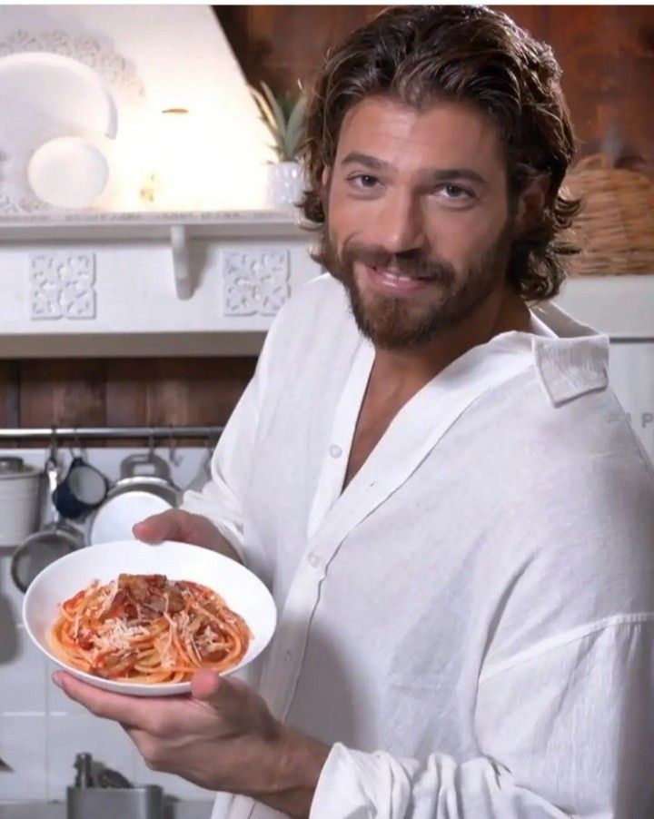 Can Yaman Cookbook: Recipes, Diet, and Mediterranean Lifestyle Fans Love