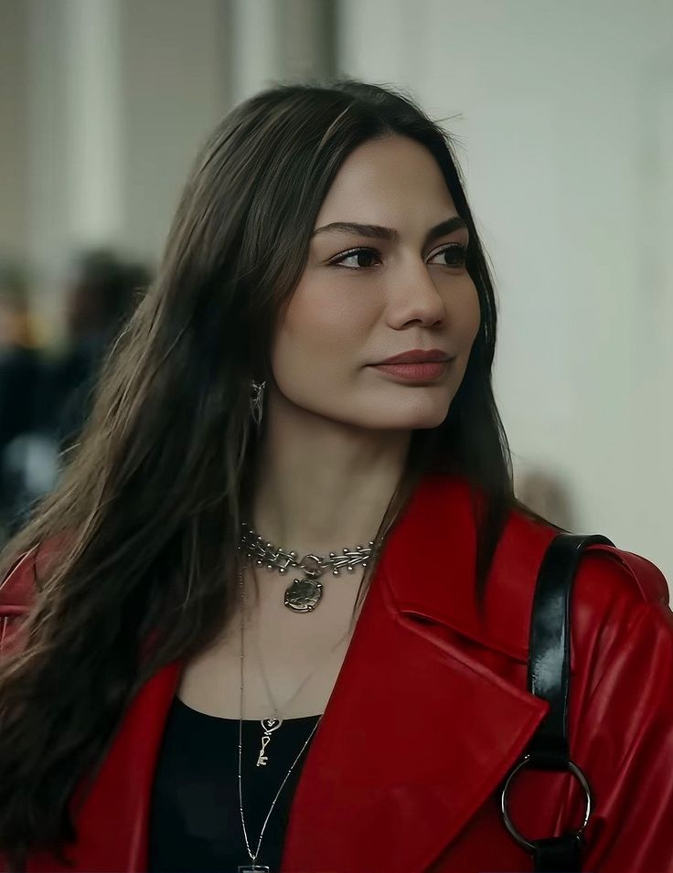 Demet Özdemir’s New Era: All the Movies, TV Series, and Surprises She’s Bringing in 2025