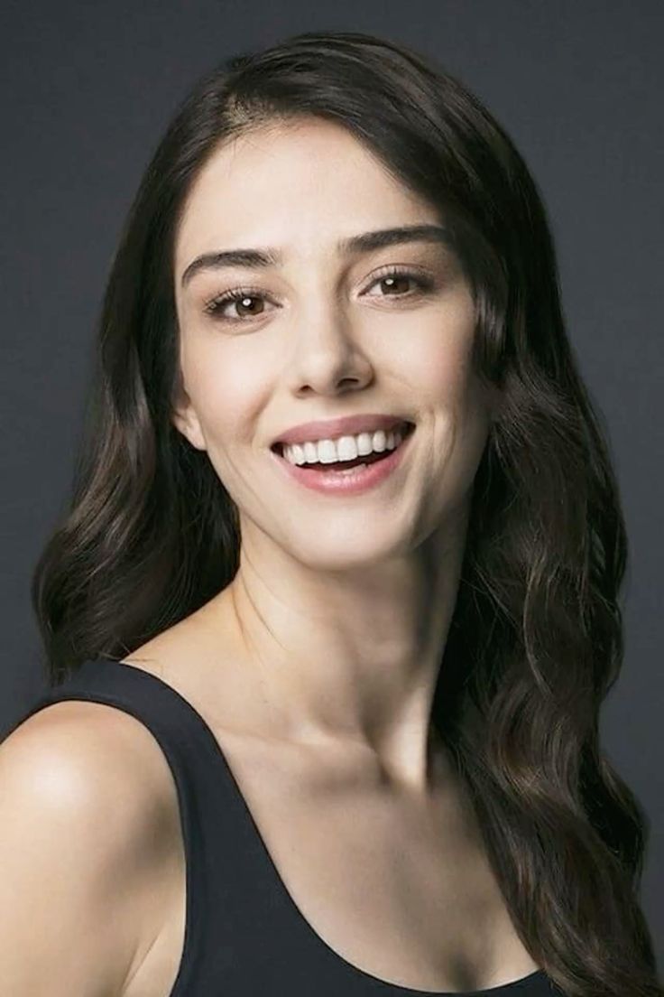 Özge Gürel Net Worth 2025: Full Breakdown of Her Wealth & Income Sources